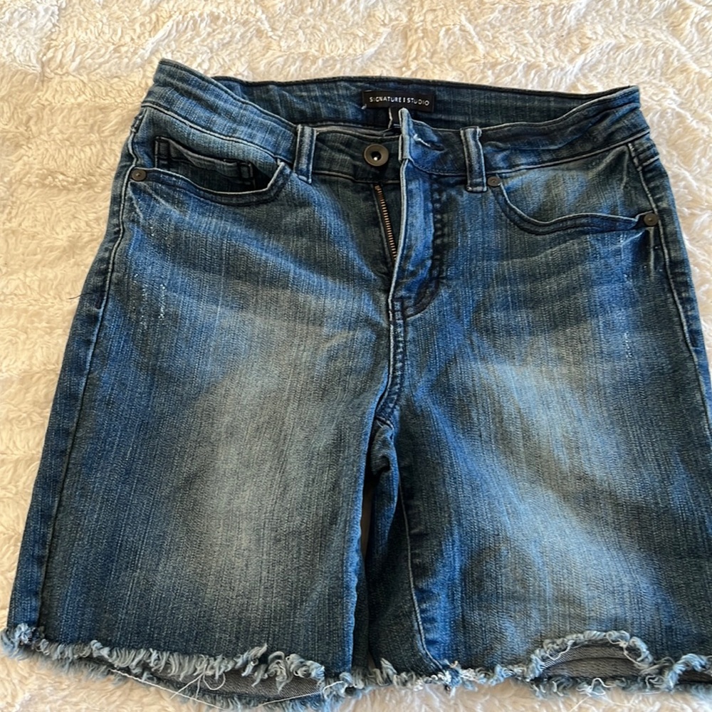 Plain pair of Jean shorts
